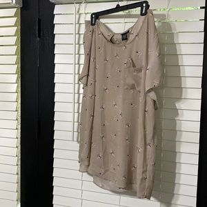 Torrid size 3(22/24) short sleeve blouse